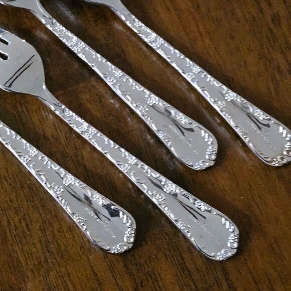 4 Williams Rogers Enchanted Rose Salad Fork 7" floral embossed maximalism 1995 - Picture 6 of 7
